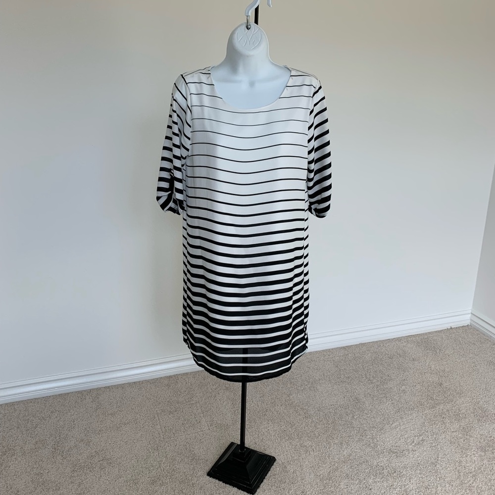 Women’s dress with scoop neck